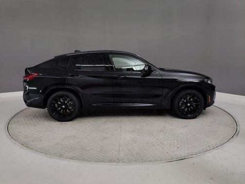 2025 BMW X4 xDrive30i