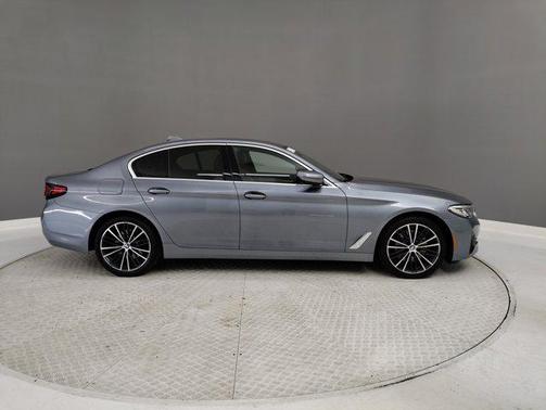 2022 BMW 530 i