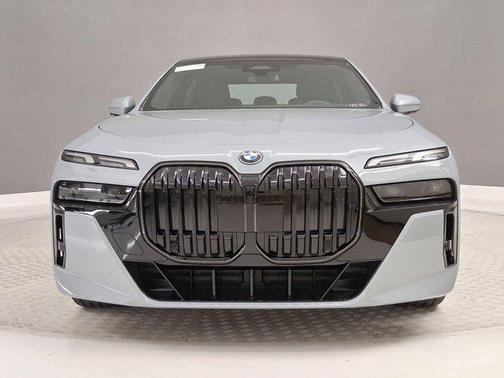 Brooklyn Grey Metallic 2026 BMW 750e i xDrive