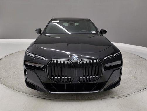 2025 BMW 750e i xDrive