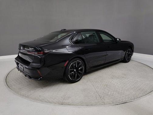 2025 BMW 750e i xDrive