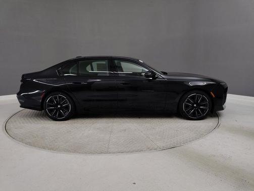2025 BMW 750e i xDrive