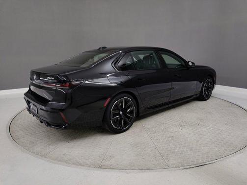 2025 BMW 750e i xDrive