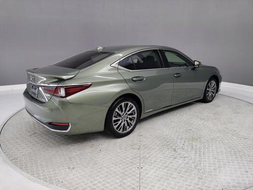 2019 Lexus ES 300h Base