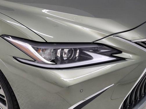 2019 Lexus ES 300h Base
