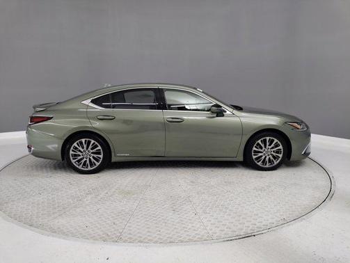 2019 Lexus ES 300h Base