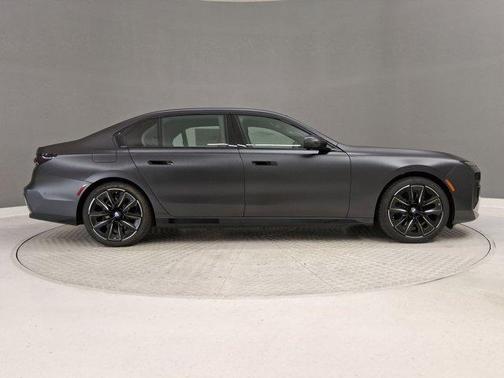 2026 BMW 740 740i