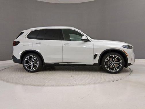 Mineral White Metallic 2026 BMW X5 PHEV xDrive50e