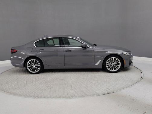 2022 BMW 530 i