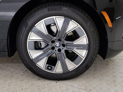 2026 BMW iX xDrive60