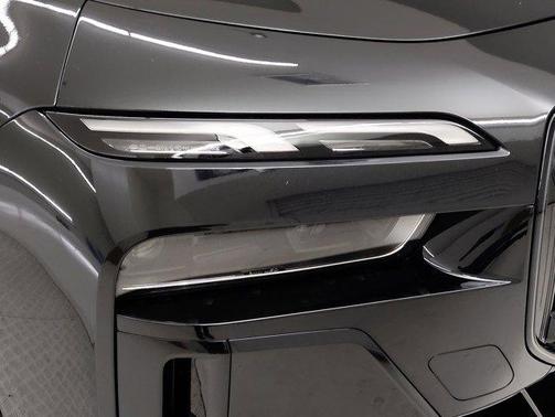 2025 BMW 740 i