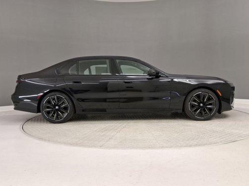 2026 BMW 740 740i