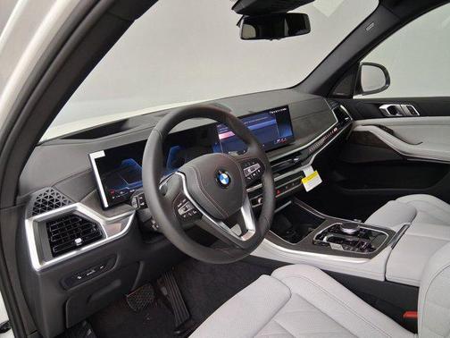 Mineral White Metallic 2026 BMW X5 sDrive40i