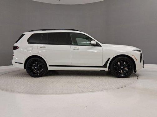 Alpine White 2024 BMW X7 xDrive40i
