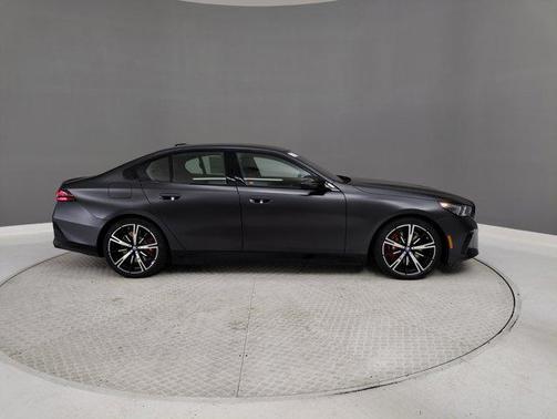 2025 BMW i5 M60