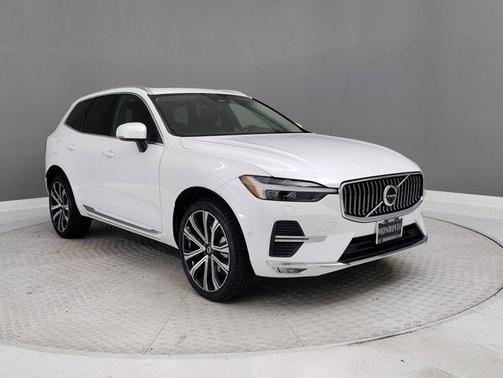 2023 Volvo XC60 B5 Ultimate Bright Theme