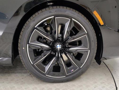 2025 BMW 760 i xDrive