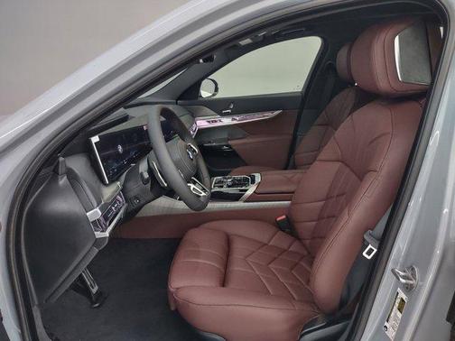 2026 BMW 740 740i