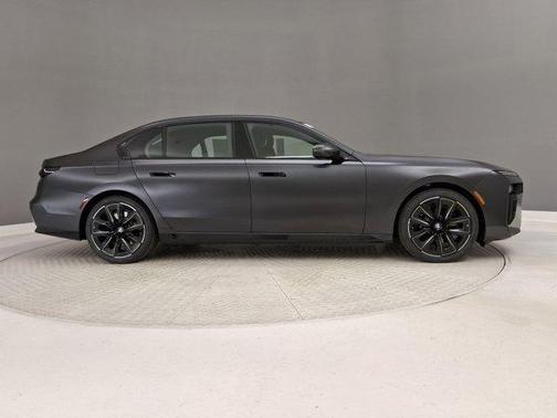2026 BMW 740 740i