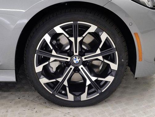 2025 BMW 330 i