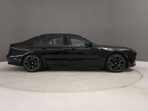 2026 BMW 740 740i