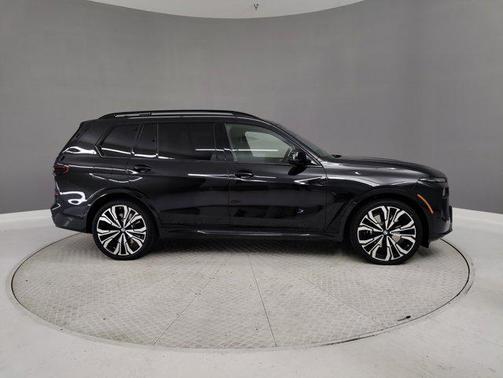 2025 BMW X7 M60i