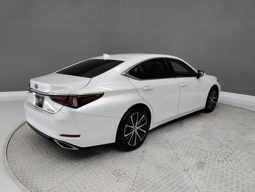 2022 Lexus ES 350 Base