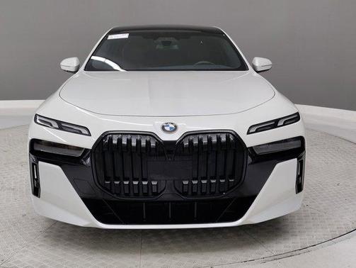 2023 BMW 740 i