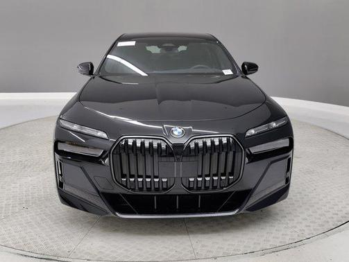 2025 BMW 740 i