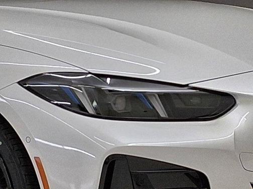 Mineral White Metallic 2026 BMW M440 i