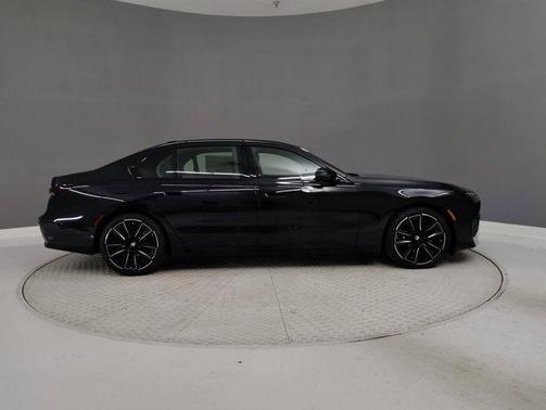 2026 BMW 750e i xDrive