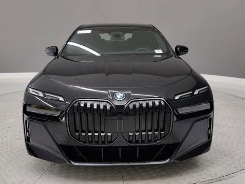 2026 BMW 750e i xDrive