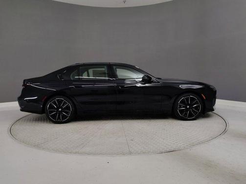 2026 BMW 750e i xDrive