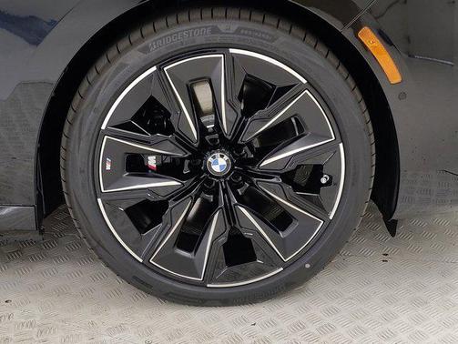 2026 BMW 750e i xDrive