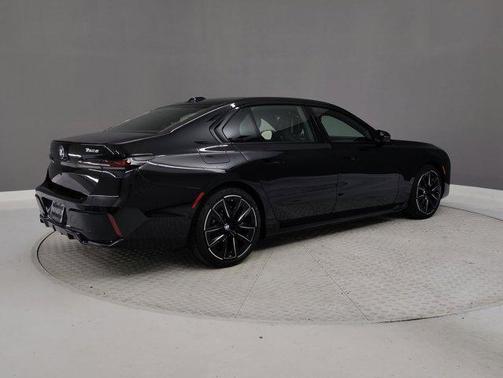2026 BMW 750e i xDrive