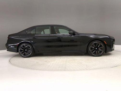 2023 BMW 740 i