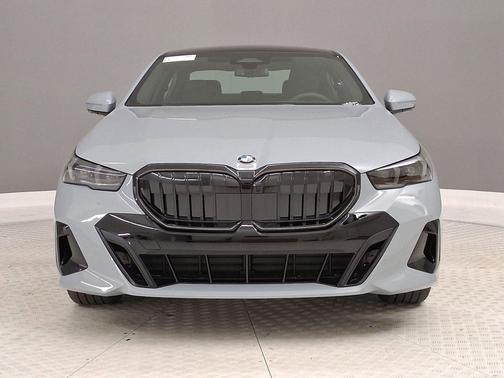 Brooklyn Grey Metallic 2027 BMW 530 i
