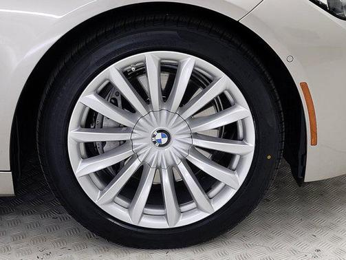 2022 BMW 740 i