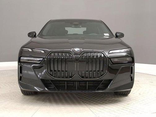 2026 BMW 740 740i