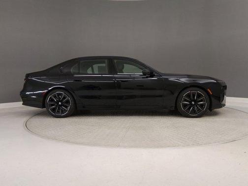 2026 BMW 740 740i