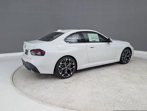 2025 BMW 230 i