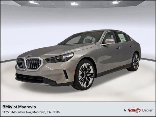 Oxide Grey Metallic 2026 BMW 530 530i