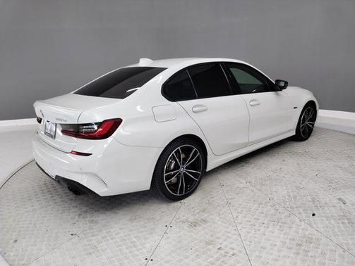 2022 BMW 330e Base