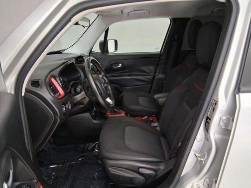 Glacier Metallic 2016 Jeep Renegade Trailhawk