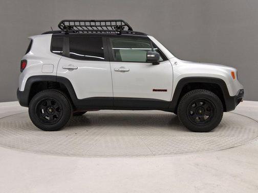 Glacier Metallic 2016 Jeep Renegade Trailhawk