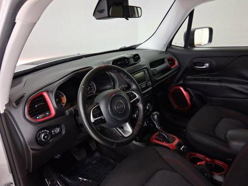 Glacier Metallic 2016 Jeep Renegade Trailhawk