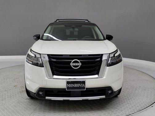 2022 Nissan Pathfinder Platinum 2WD
