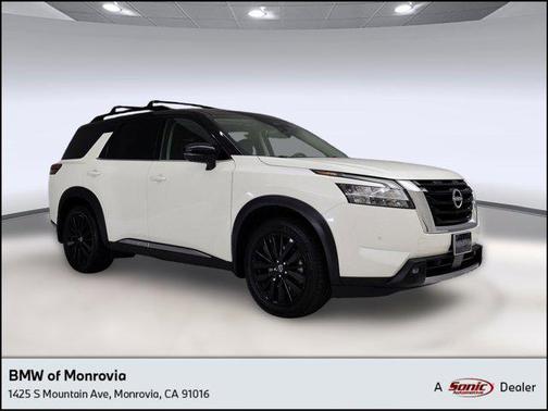 2022 Nissan Pathfinder Platinum 2WD