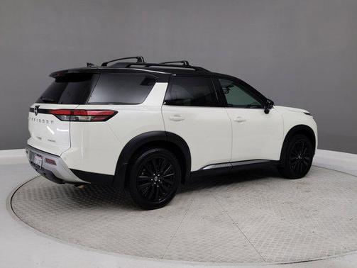 2022 Nissan Pathfinder Platinum 2WD