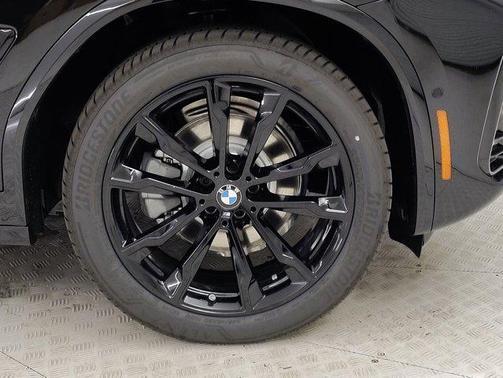 2025 BMW X4 xDrive30i